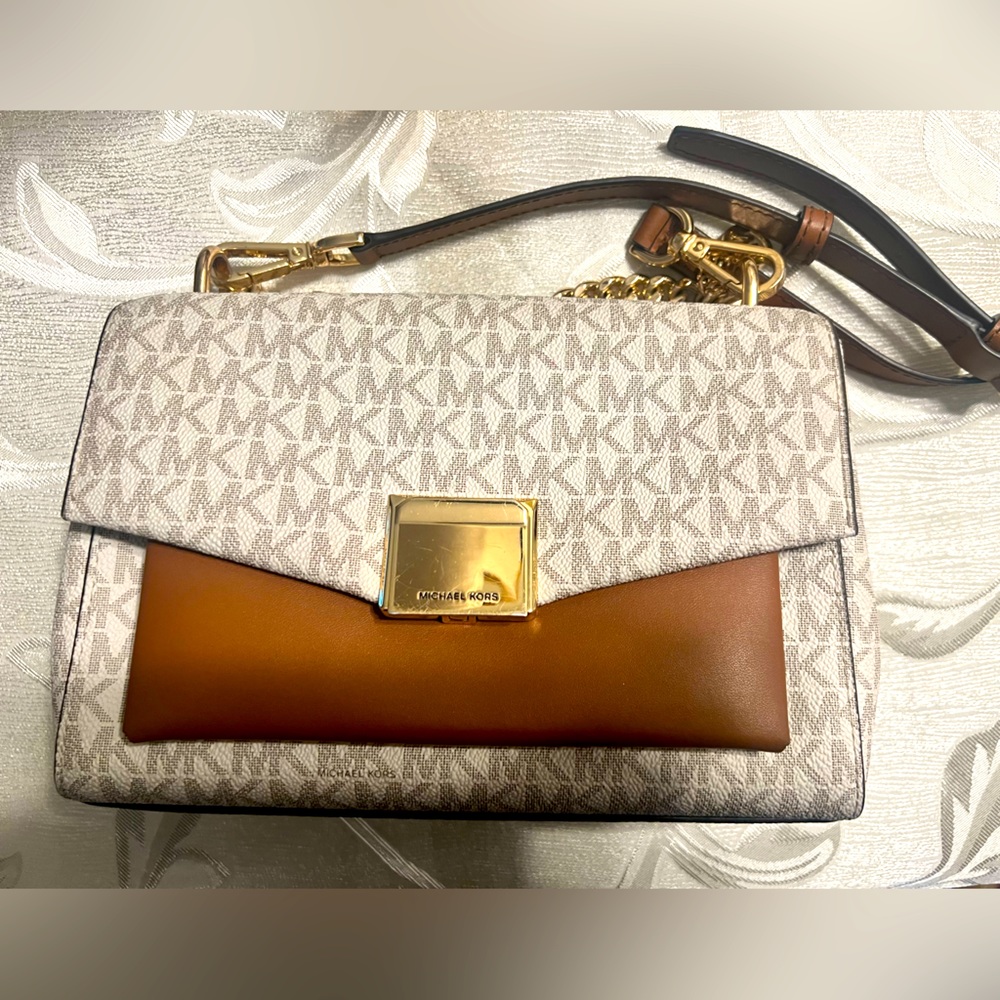 Mk Lita bag White and Tan.Can be used as top handle or crossbody.
